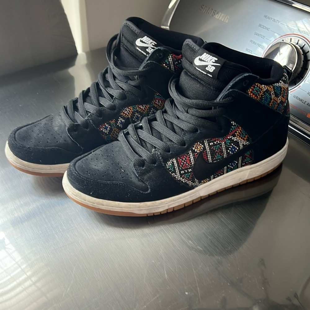 Nike dunks tribal print size 10